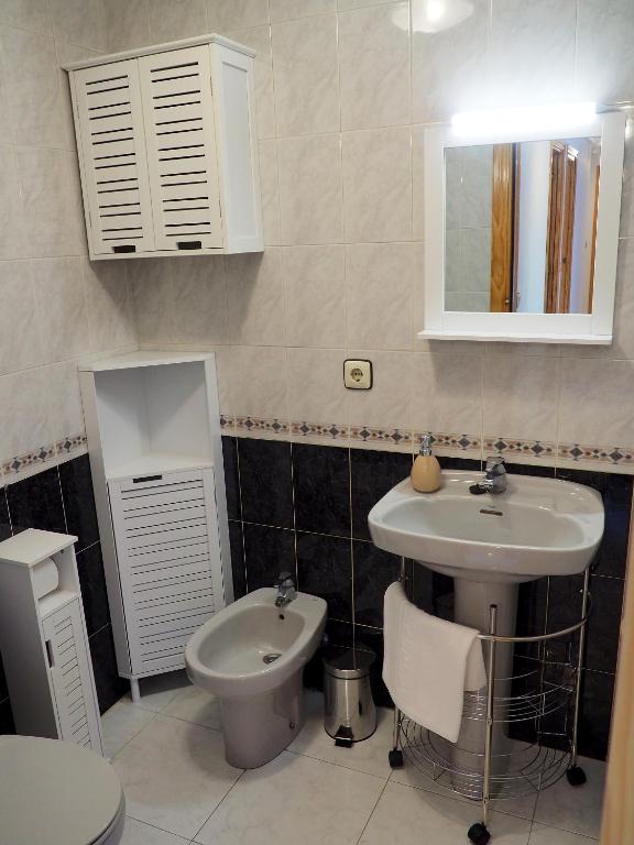A bathroom at Apartamento Turístico Duero Niño