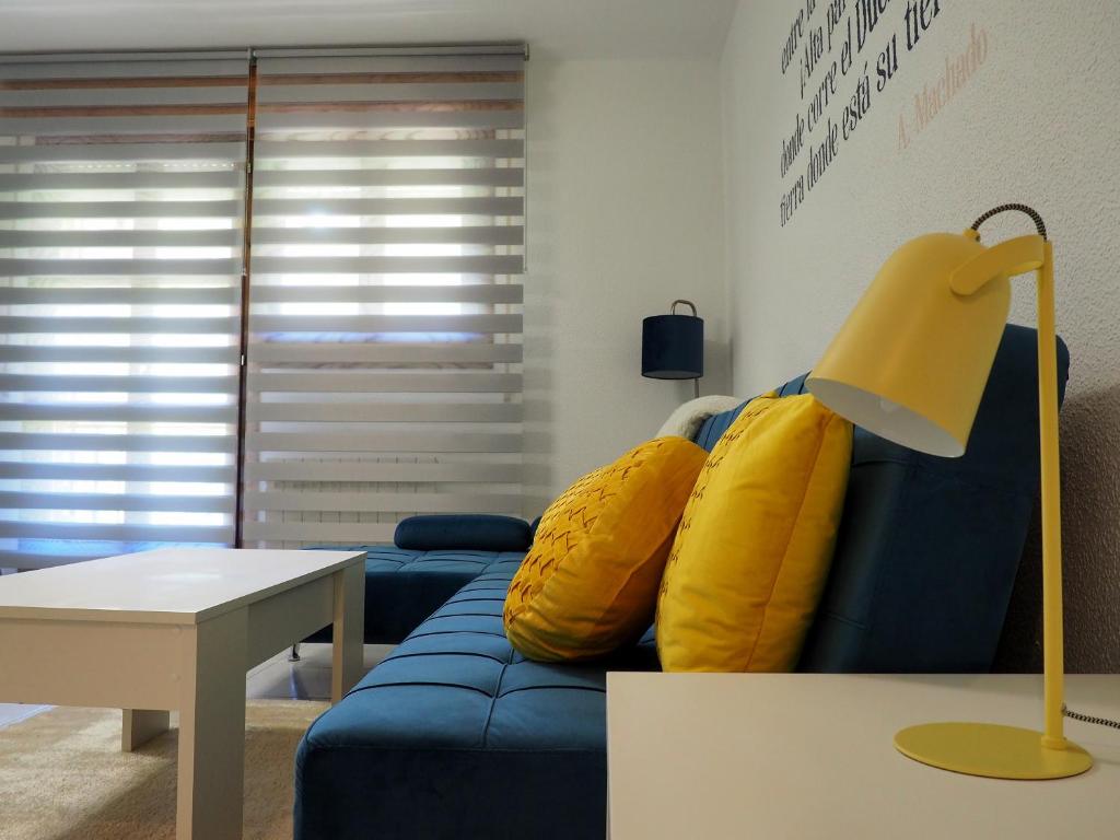 A seating area at Apartamento Turístico Duero Niño