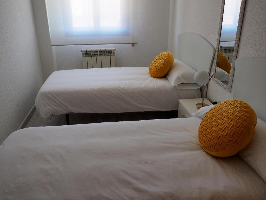 A bed or beds in a room at Apartamento Turístico Duero Niño