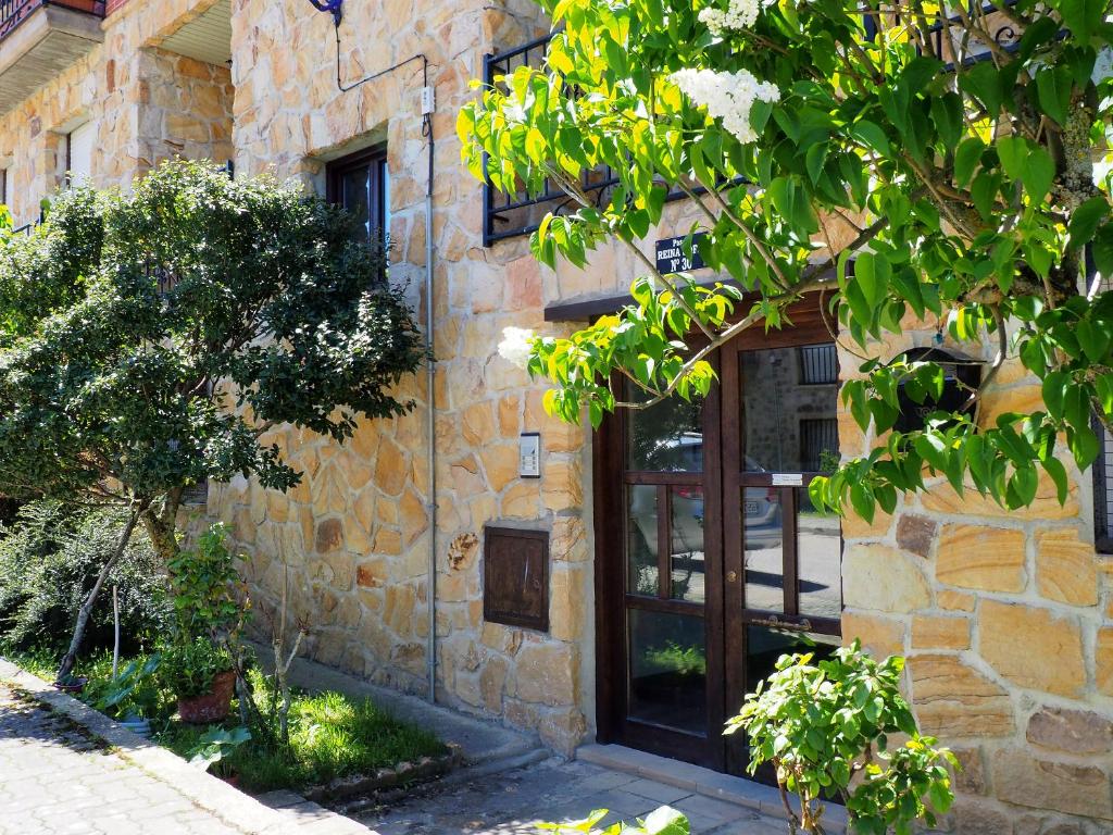A garden outside Apartamento Turístico Duero Niño