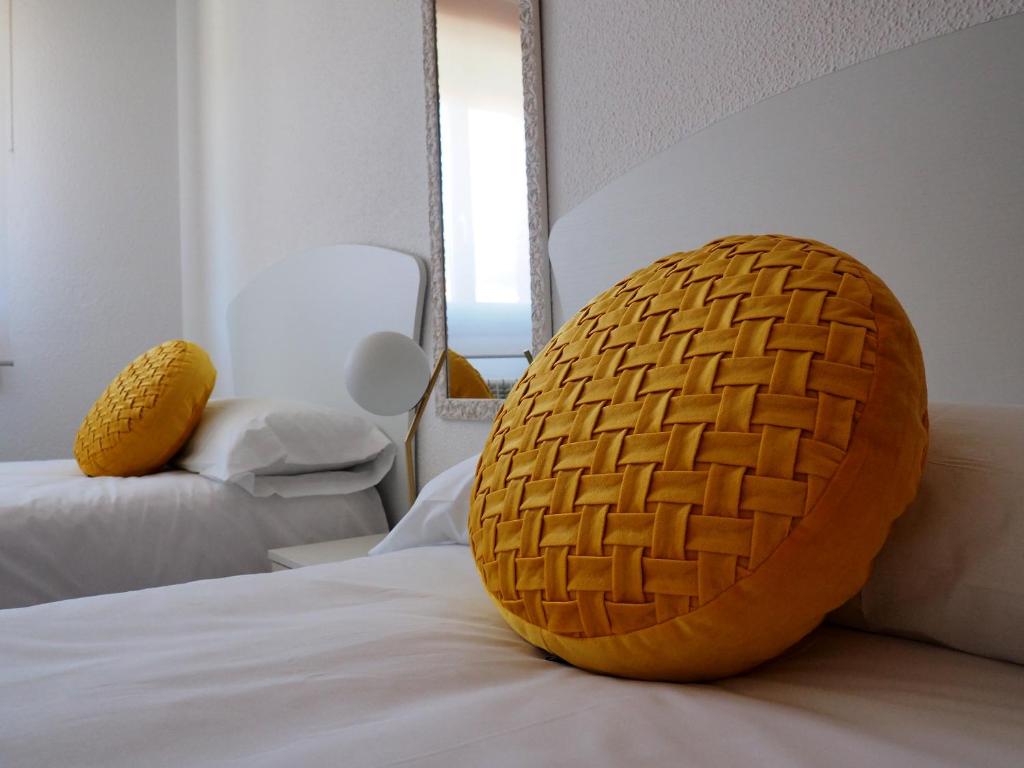 A bed or beds in a room at Apartamento Turístico Duero Niño