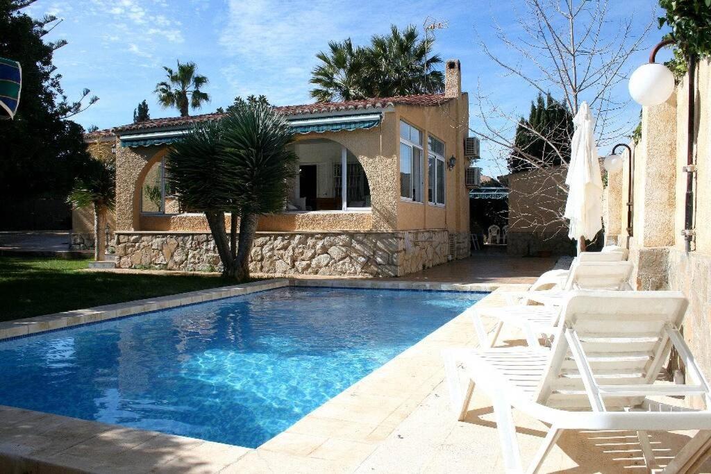 El Campello private villa with beautiful gardens, El Campello Updated
