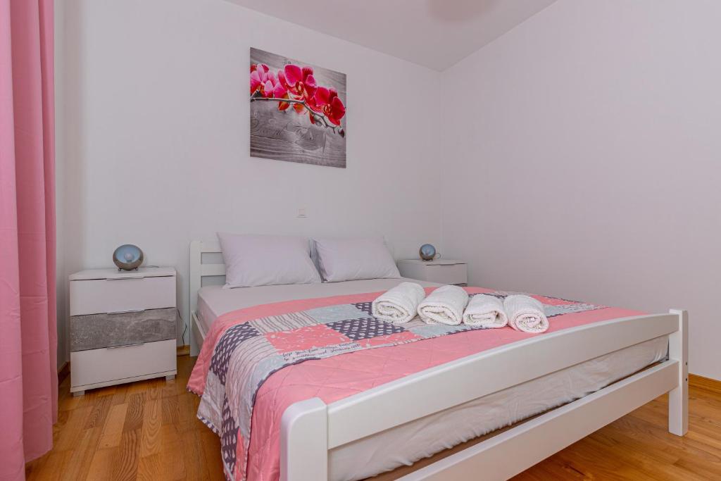 Postel nebo postele na pokoji v ubytování Apartmani Relax