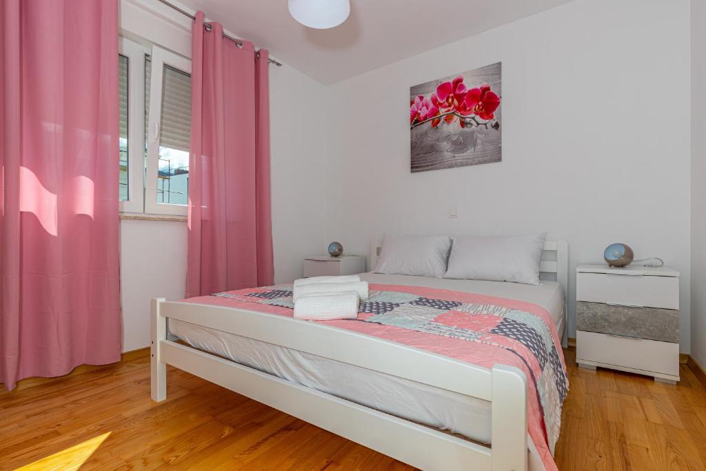 Postel nebo postele na pokoji v ubytování Apartmani Relax