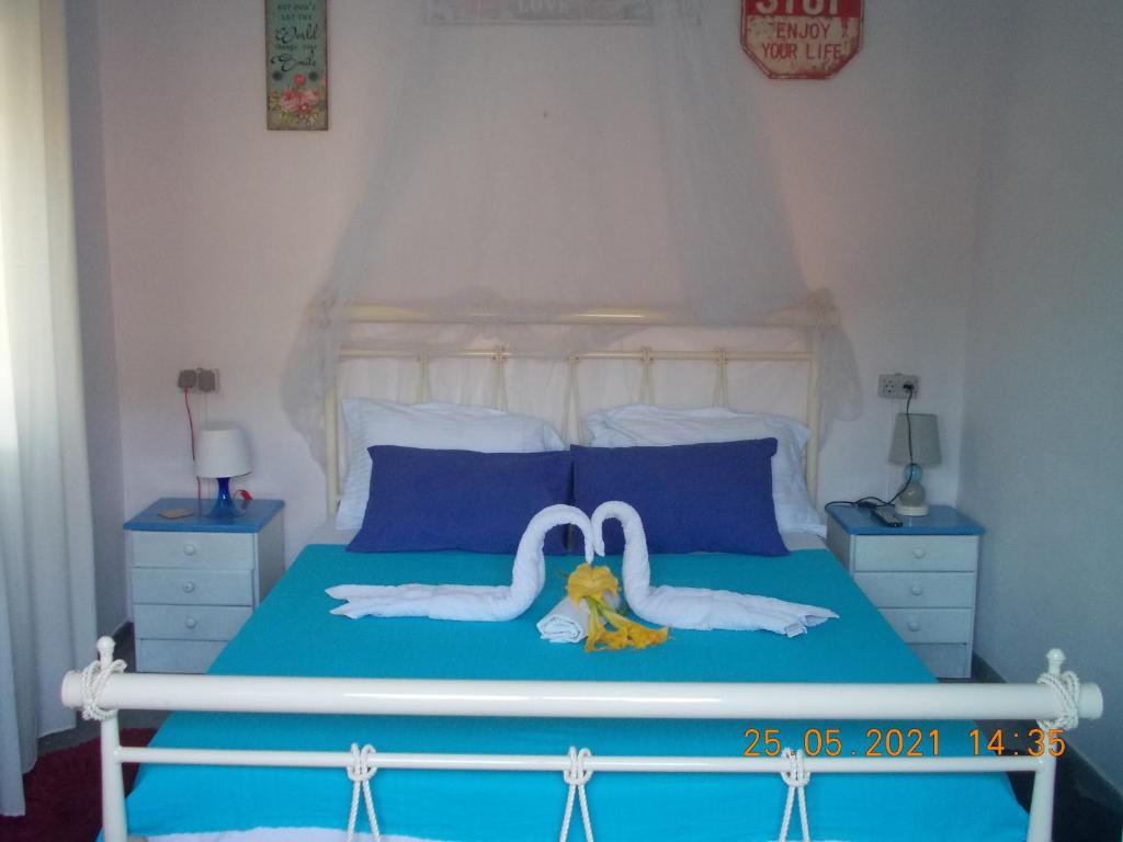 a bedroom with a bed with two swans on it at Marco's apartment in Gaios