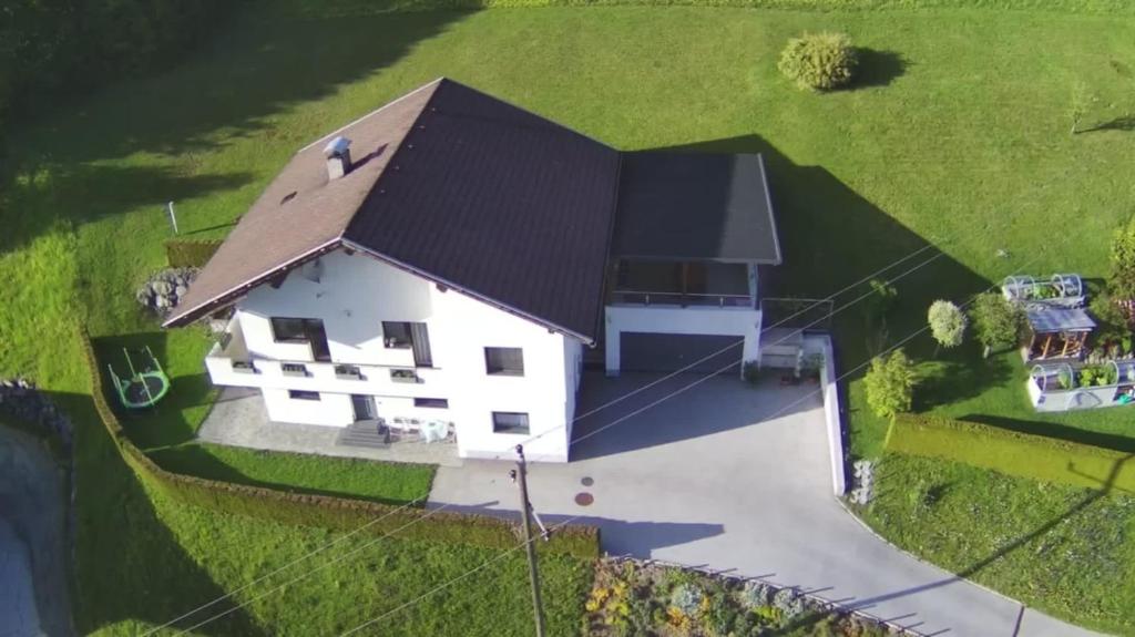 an overhead view of a white house with a brown roof at Rosentalferien in Ludmannsdorf