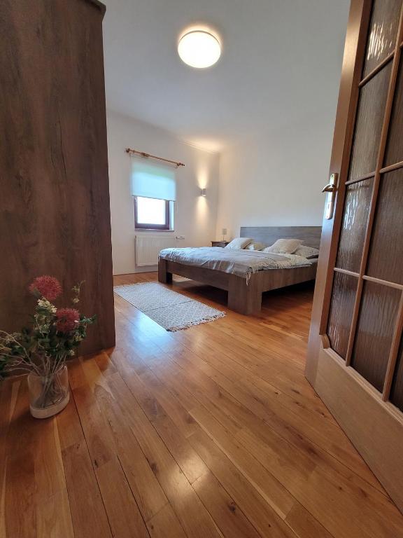 Postel nebo postele na pokoji v ubytování Apartmány Velké Dářko