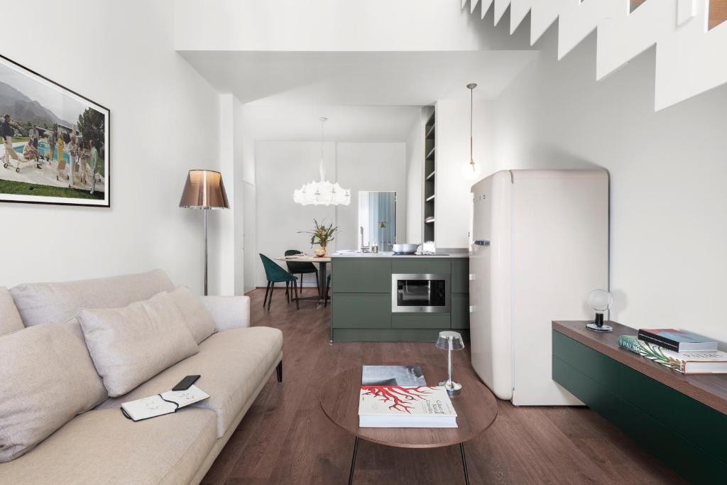 Cavour Deluxe by Mmega