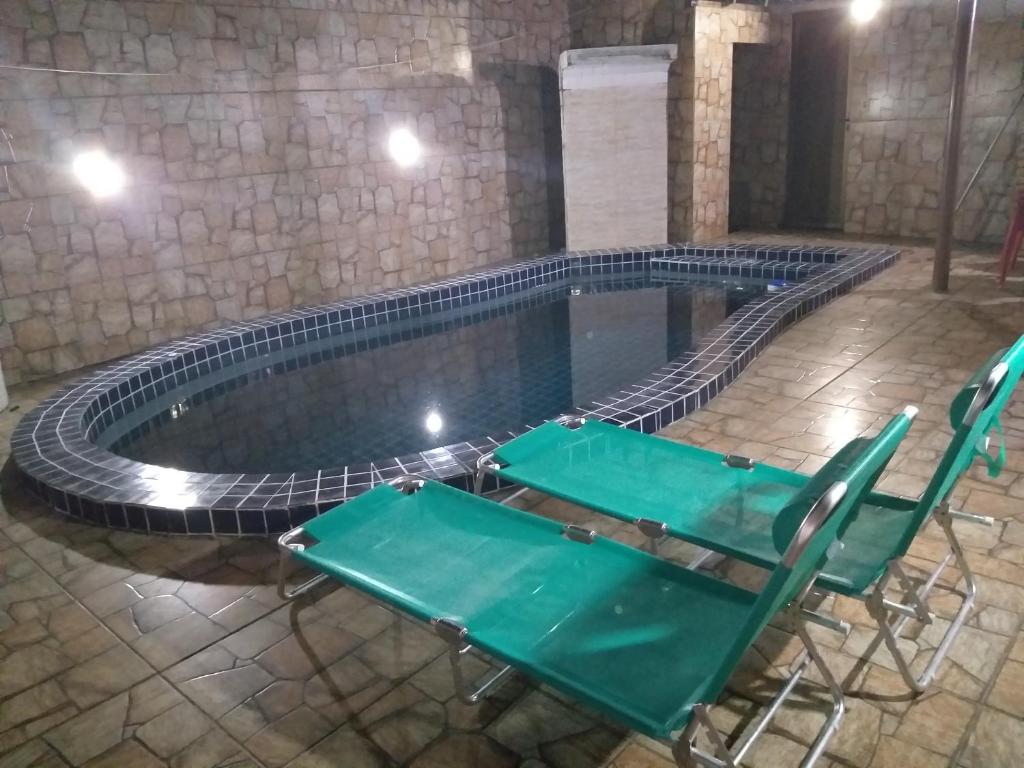 CASA COM PISCINA PARA 6