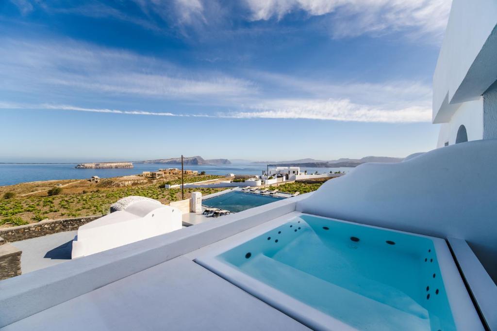 Bazén v ubytování Serenità Luxury Suites nebo v jeho okolí