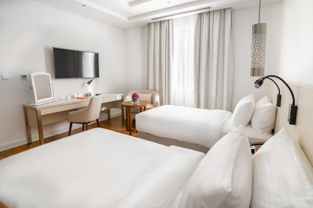 Postel nebo postele na pokoji v ubytování Landmark Hotel & Suites فندق وأجنحة لاندمارك