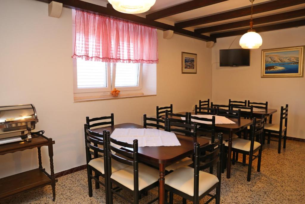 Restaurace v ubytování Pansion Marinka-Bire Rooms