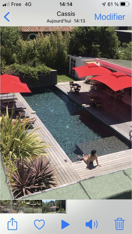 Villa le sud appartementsの敷地内または近くにあるプール