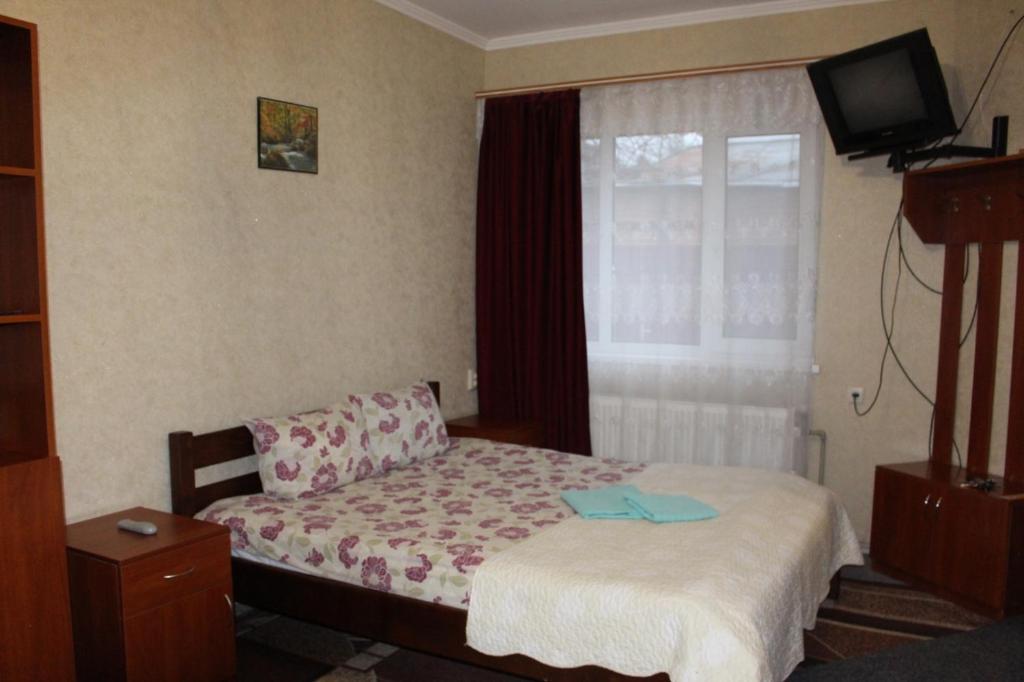Postel nebo postele na pokoji v ubytování Kak v gostinice