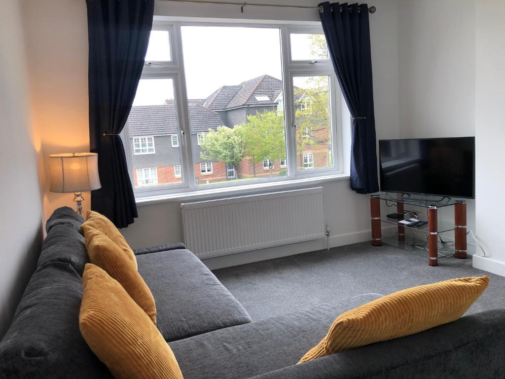 Boxalls Lane, Aldershot (updated prices 2024)