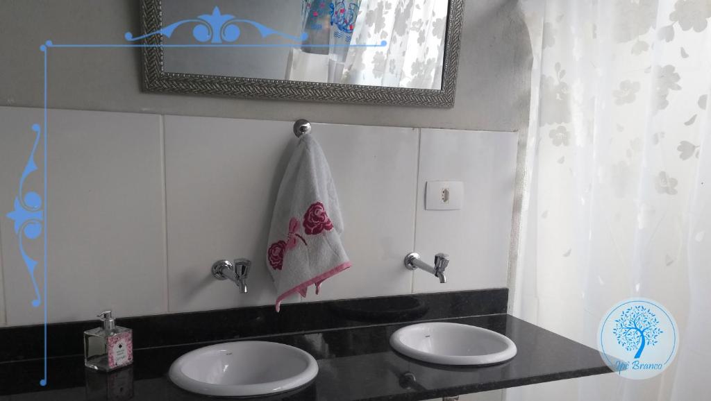 Koupelna v ubytování Ypê Branco Camping Conforto