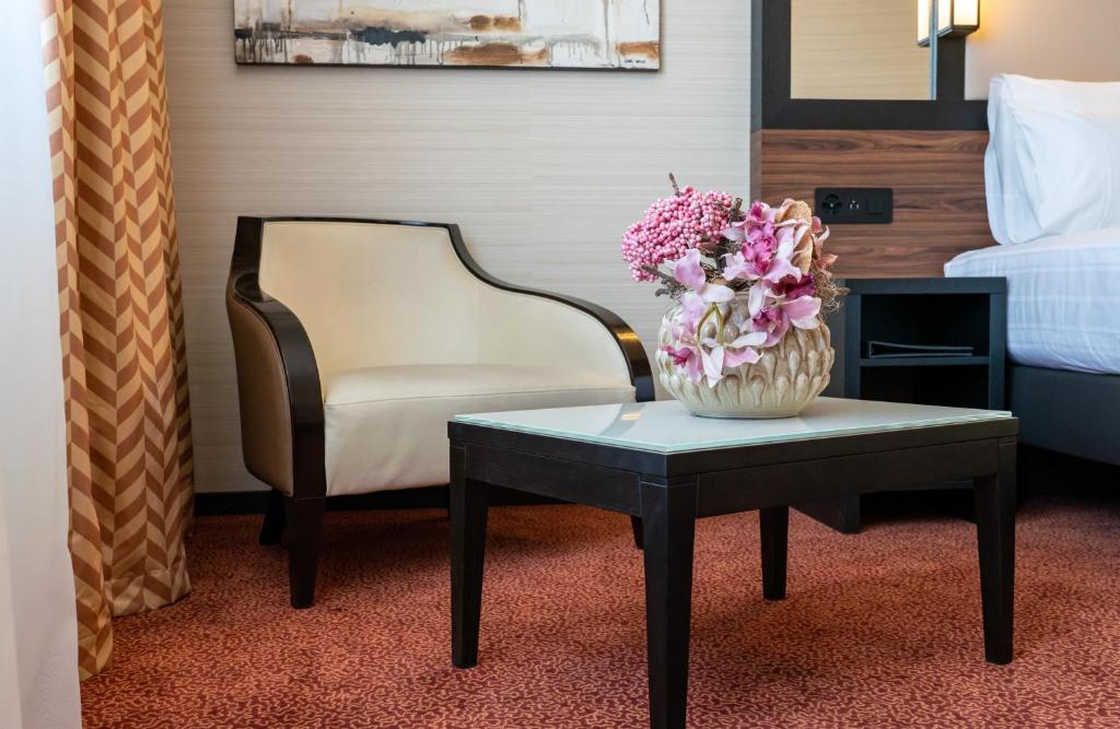 Posezení v ubytování Nash Suites Airport Hotel
