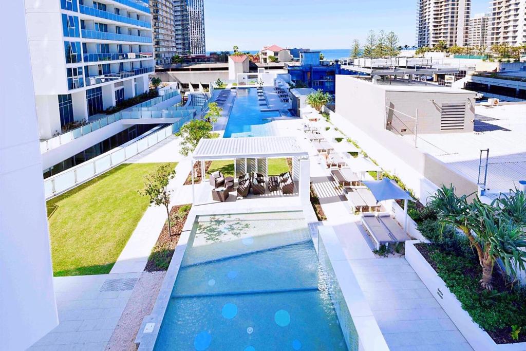 H Luxury Residence Apartments - Holiday Paradise - Luxury Two-Bedroom Apartment With Pool View