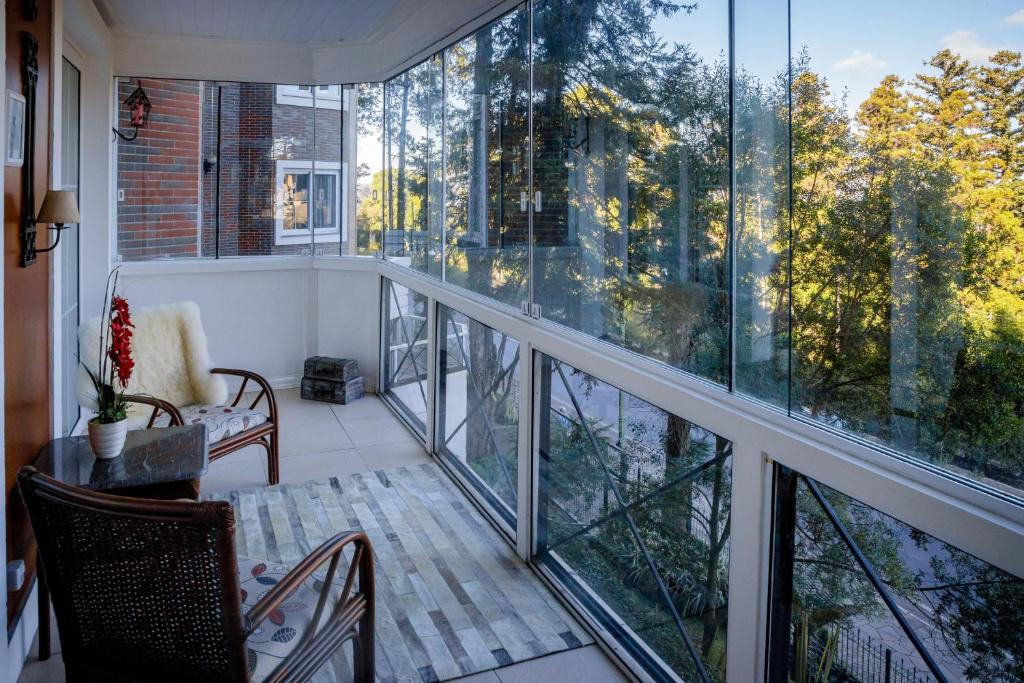 Apartamento amplo e muito bem decorado na rua da Aldeia do Papai Noel  Apartamento amplo e muito bem decorado na rua da Aldeia do Papai Noel