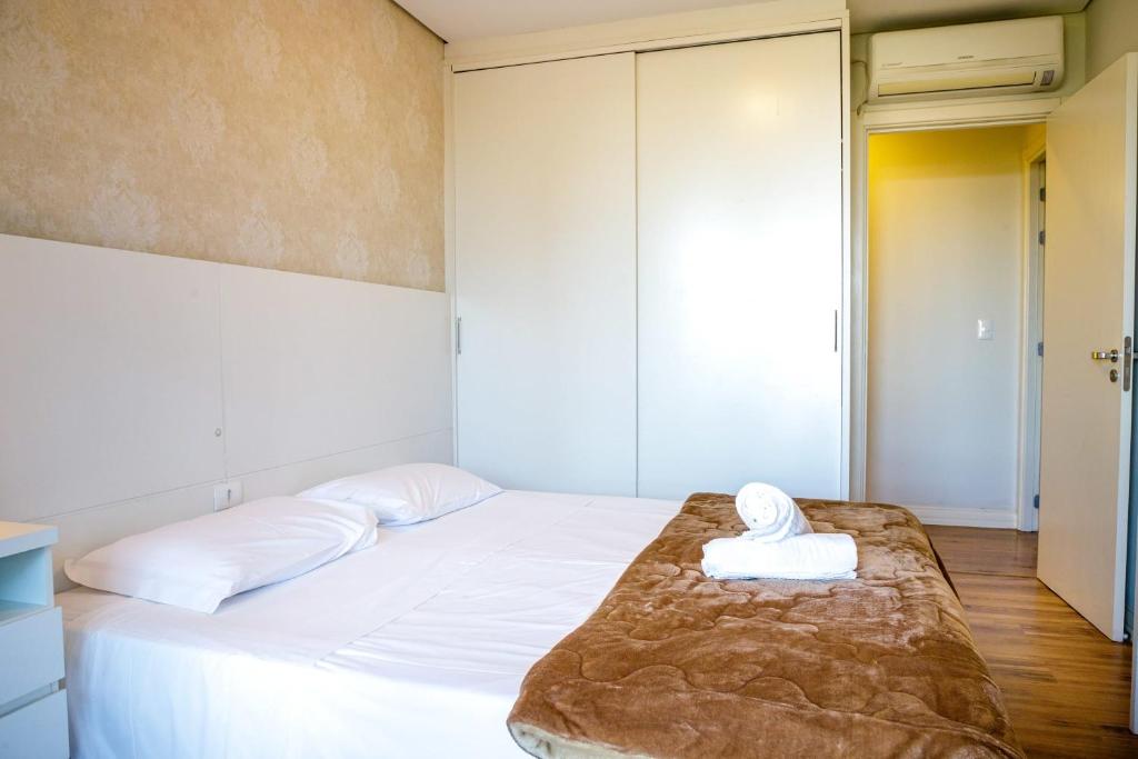 Apartamento amplo e muito bem decorado na rua da Aldeia do Papai Noel  Apartamento amplo e muito bem decorado na rua da Aldeia do Papai Noel