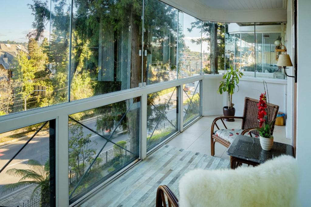 Apartamento amplo e muito bem decorado na rua da Aldeia do Papai Noel  Apartamento amplo e muito bem decorado na rua da Aldeia do Papai Noel