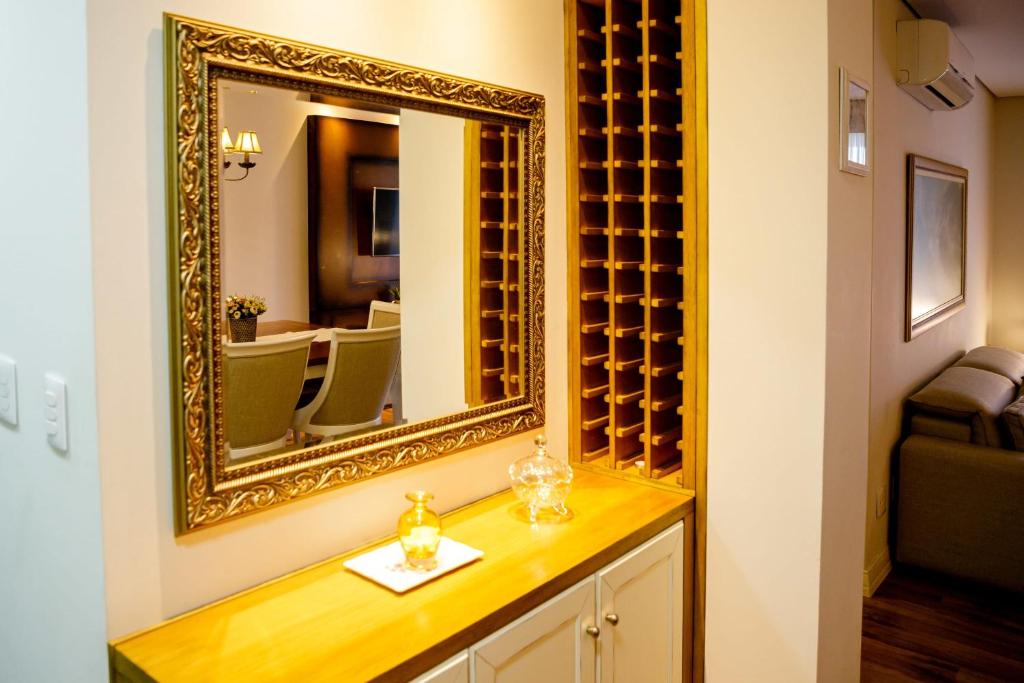 Apartamento amplo e muito bem decorado na rua da Aldeia do Papai Noel  Apartamento amplo e muito bem decorado na rua da Aldeia do Papai Noel