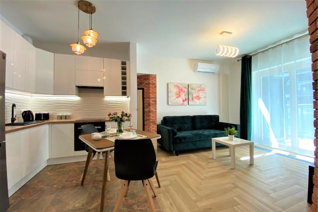 Kuchyňa alebo kuchynka v ubytovaní erApartments Mennica Residence