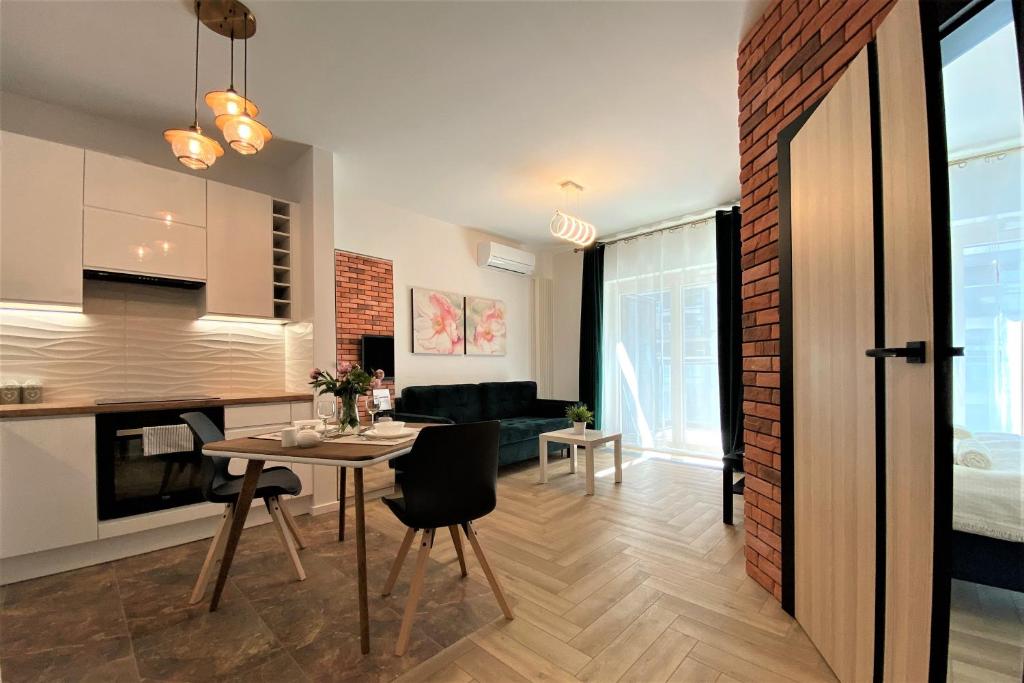 Kuchyňa alebo kuchynka v ubytovaní erApartments Mennica Residence