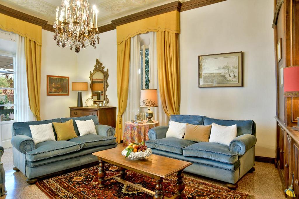 Posezení v ubytování Villa Carlotta con piscina
