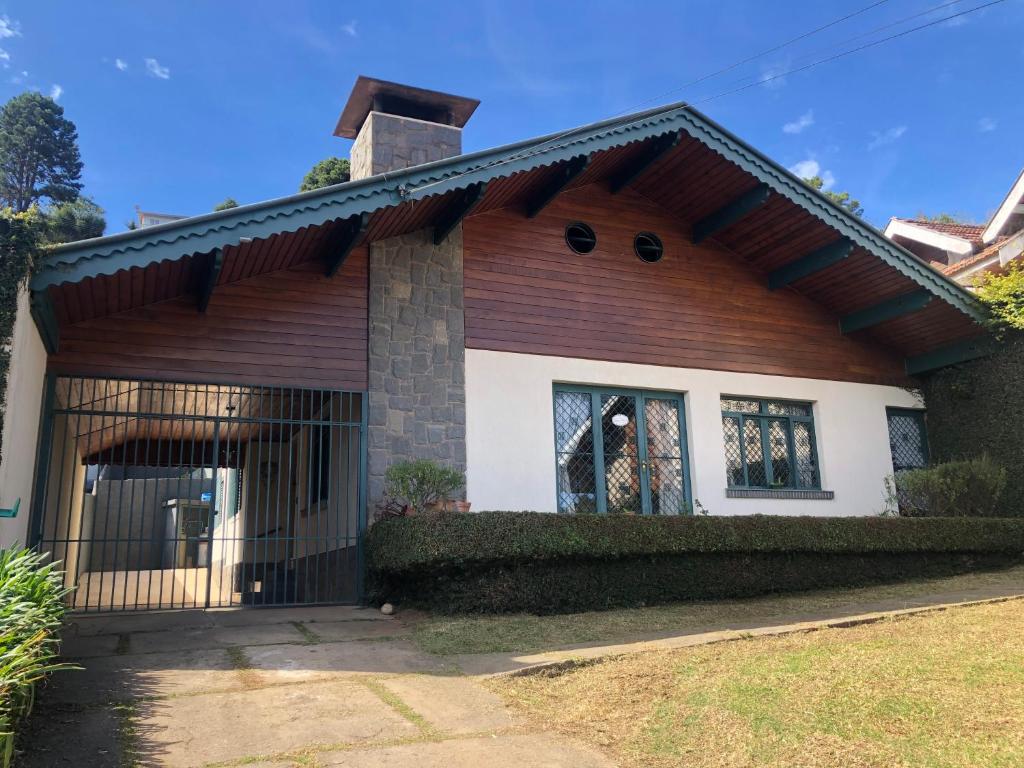  Casa no centro de Campos do Jordão
