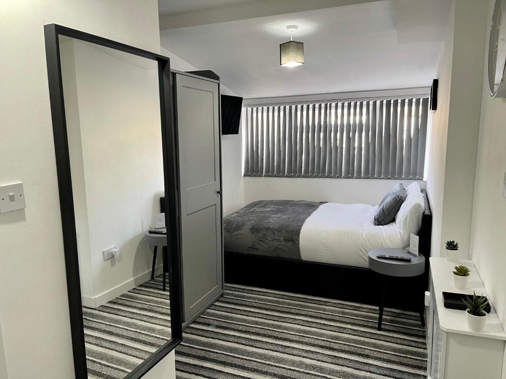 a bedroom with a bed and a mirror at Wisteria Studio in London