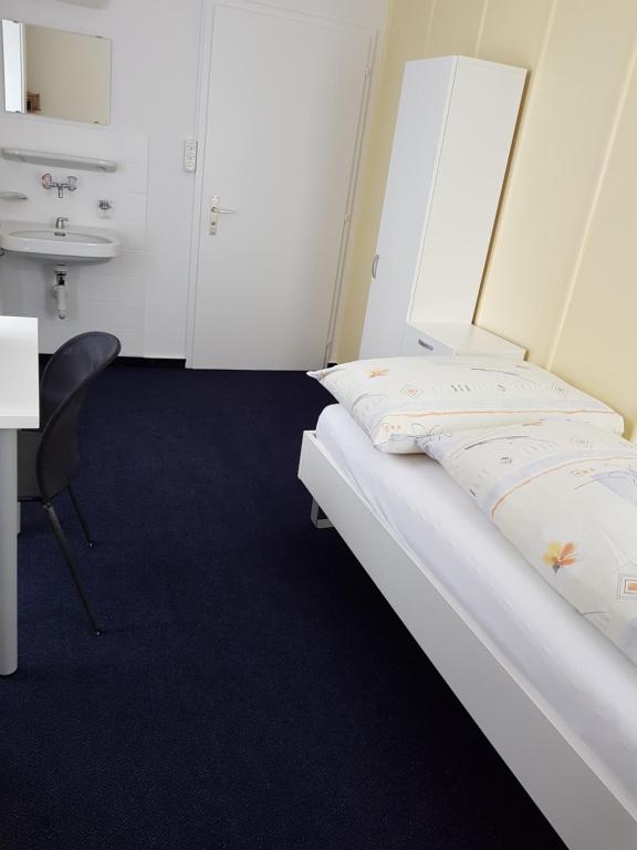 Postel nebo postele na pokoji v ubytování Hotel Gotthard