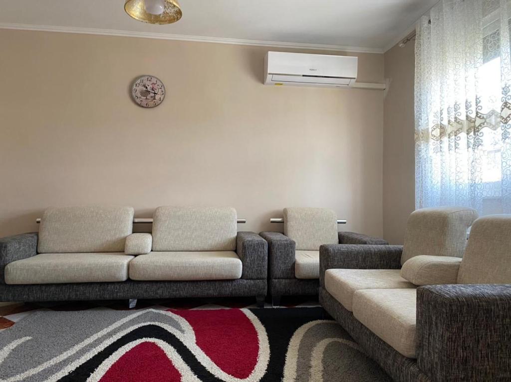 Area soggiorno di Dibra's Apartment