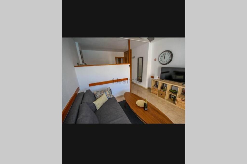 Postel nebo postele na pokoji v ubytování Yumbo Beach Apartment Perfect location free fast WIFI