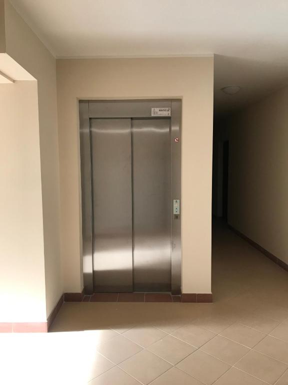Apartament Holenderski z prywatnym miejscem postojowym w garazu - One-Bedroom Apartment