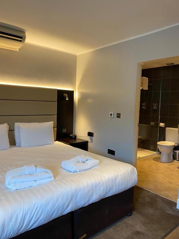 Postel nebo postele na pokoji v ubytování The Studley Hotel