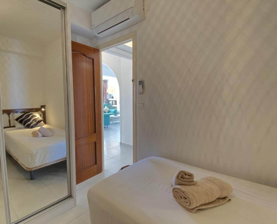 Postel nebo postele na pokoji v ubytování Bahia 46 Apartments Casasol