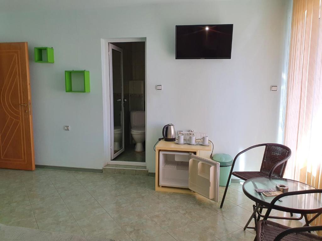 TV a/nebo společenská místnost v ubytování VENIS hotel