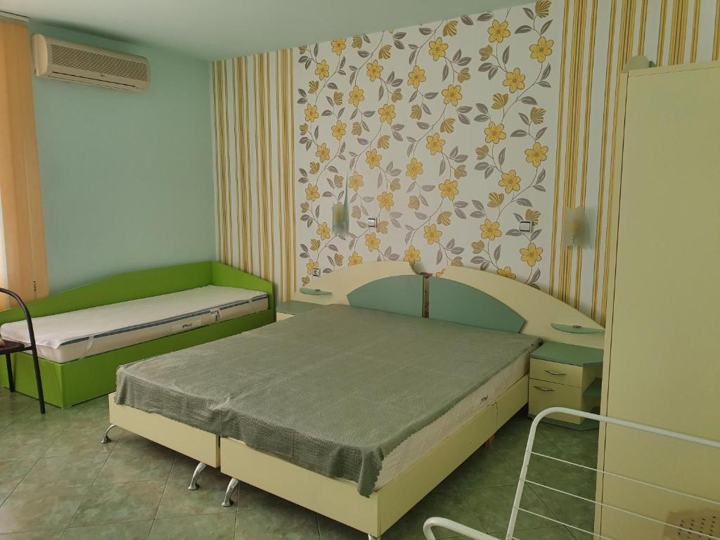 Postel nebo postele na pokoji v ubytování VENIS hotel