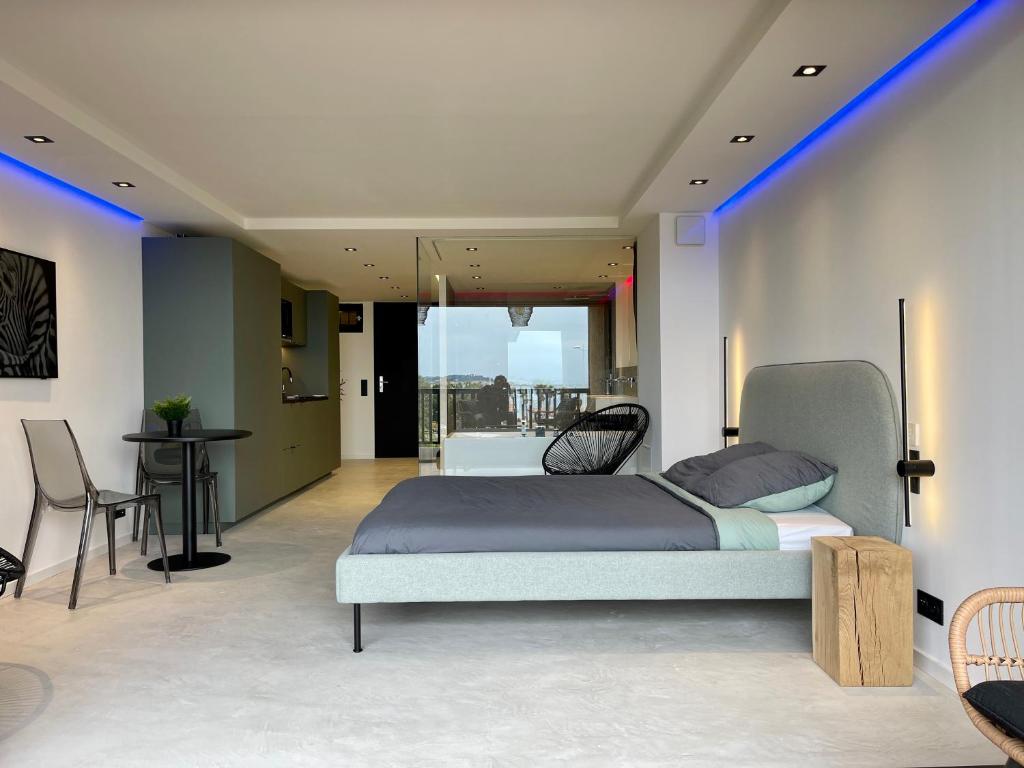 Gallery image of Appartement neuf climatisé - vue mer Saint-Tropez - 50m plage et port - piscine in Gassin