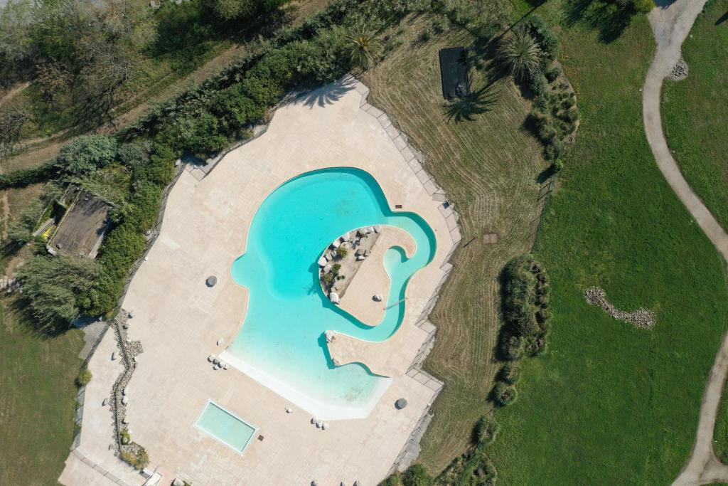 an aerial view of a swimming pool on an estate at Appartement neuf climatisé - vue mer Saint-Tropez - 50m plage et port - piscine in Gassin