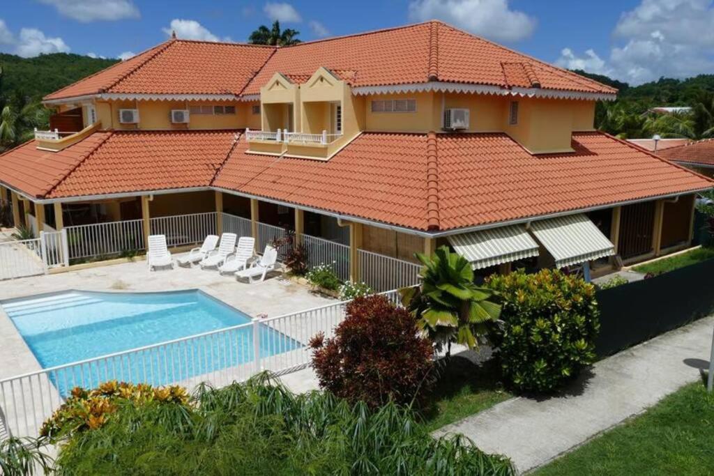 Bazén v ubytování Suite duplex avec piscine- jardin privée - 3 chambres - BED AND COFFEE FAMILY nebo v jeho okolí