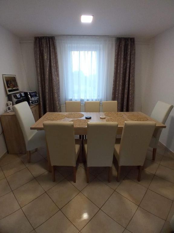 Kuchyň nebo kuchyňský kout v ubytování Víz-Party vendégház