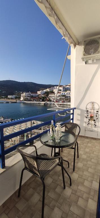 En balkon eller terrasse på Batsi Bay Premium