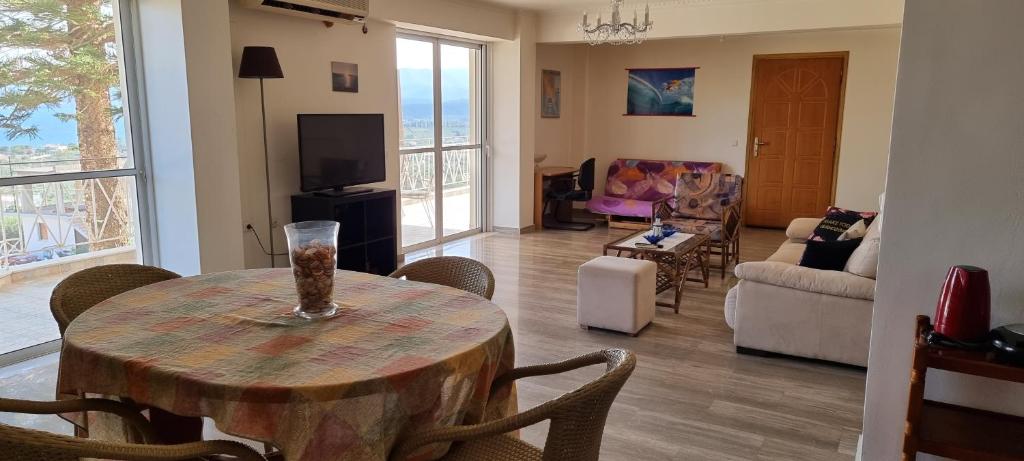 TV a/nebo společenská místnost v ubytování Sea View apartment