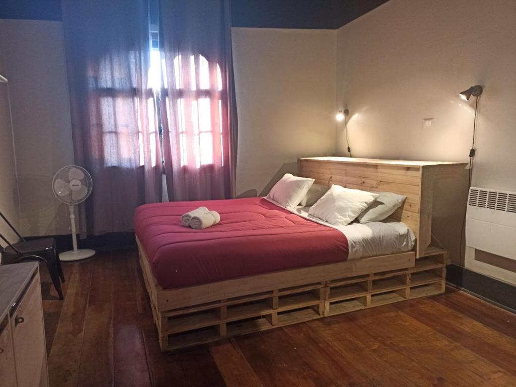 Voodi või voodid majutusasutuse Hostel Boutique Merced 88 toas