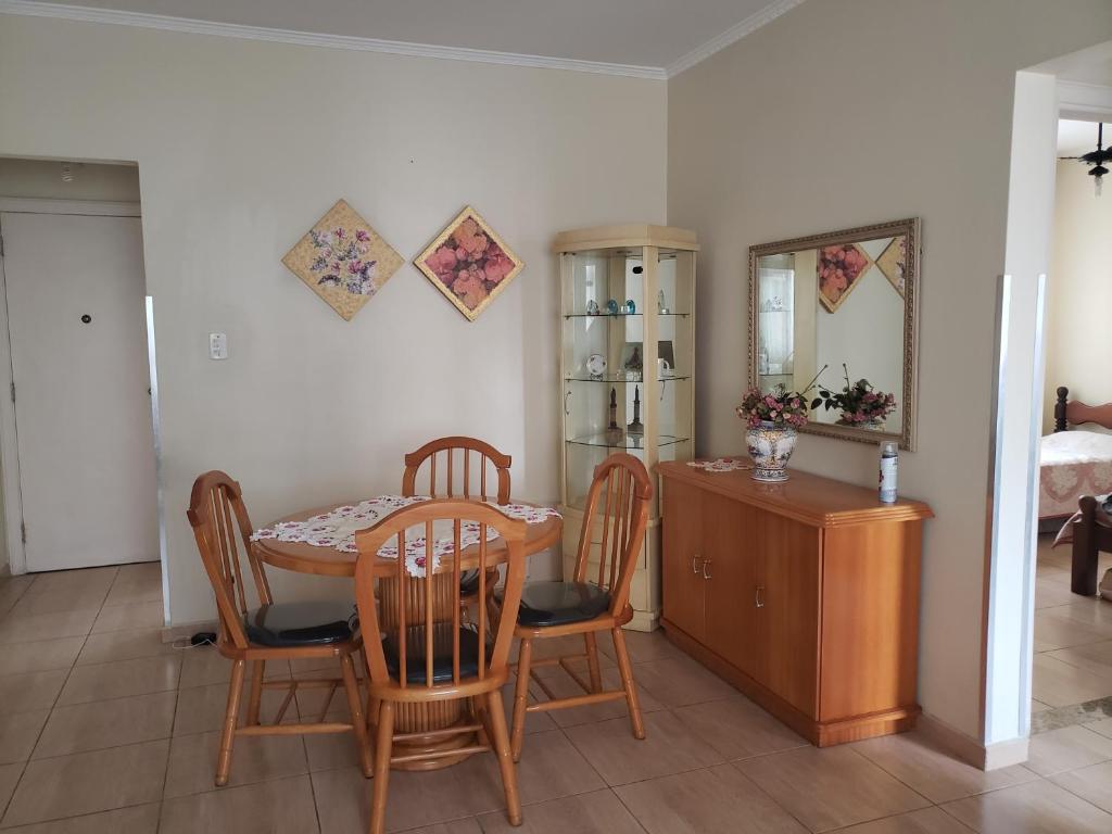  Apartamento Inteiro no Gonzaga- Coração de Santos