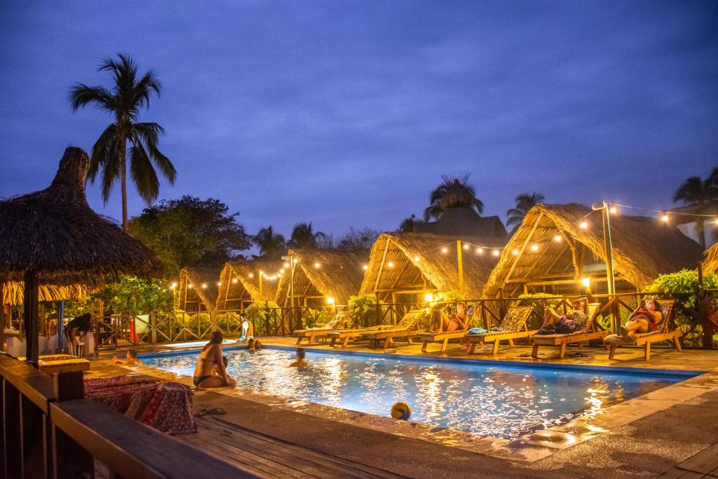 Bazén v ubytování Tiki Hut Hostel nebo v jeho okolí