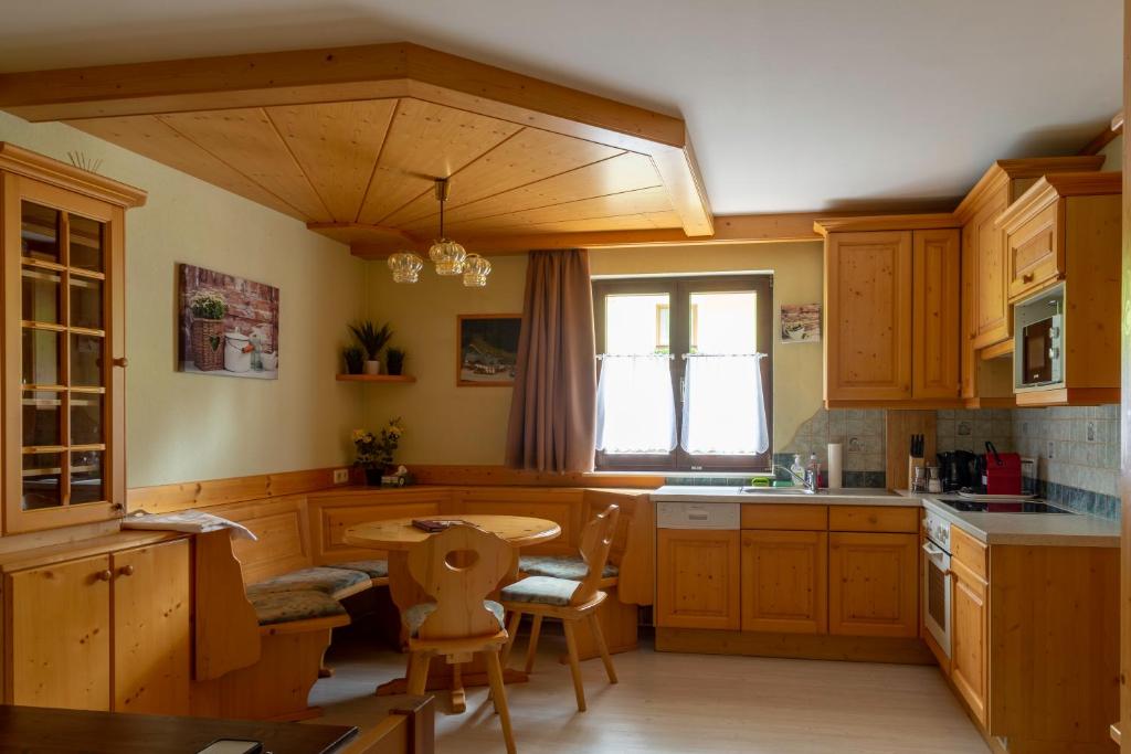 Kuchyň nebo kuchyňský kout v ubytování Four Seasons Lodge