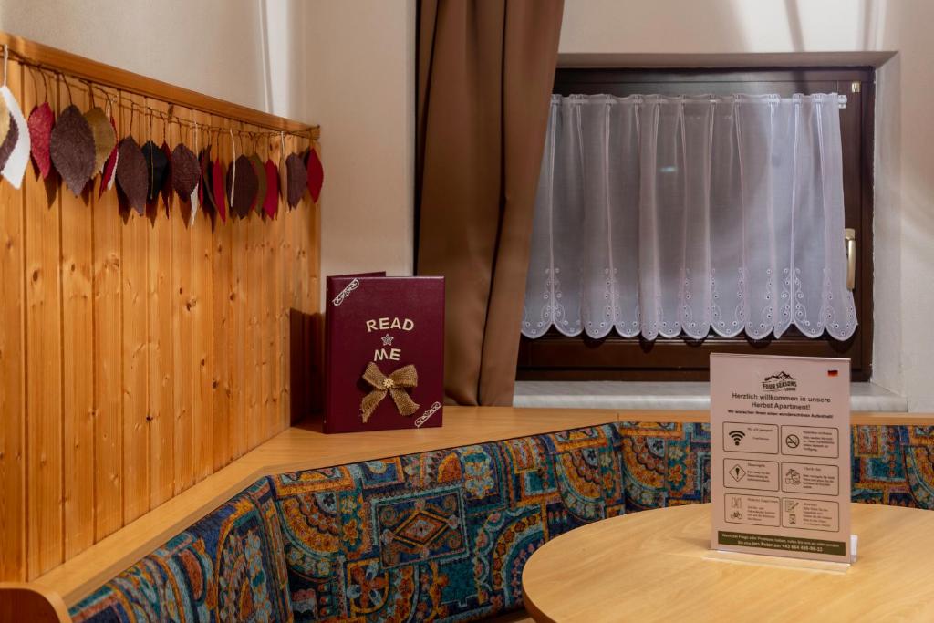 Posezení v ubytování Four Seasons Lodge